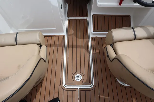 Slide: The Image of Bayliner VR4 2021 - 15