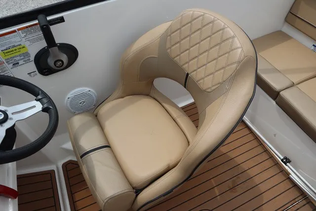 Slide: The Image of Bayliner VR4 2021 - 14