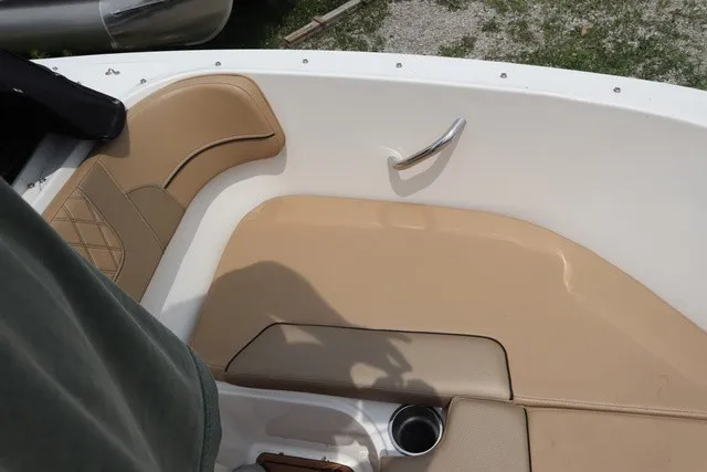 Slide: The Image of Bayliner VR4 2021 - 20