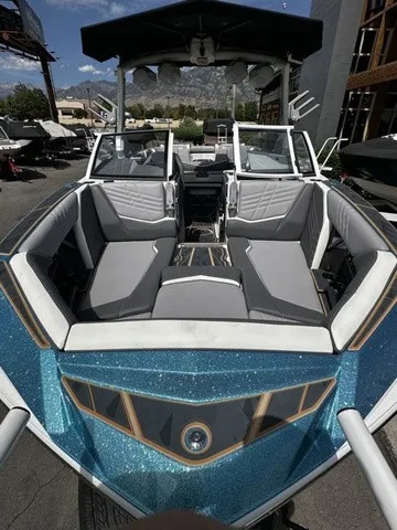 Slide: The Image of Tigé Ultré 25ZX 2025 - 8