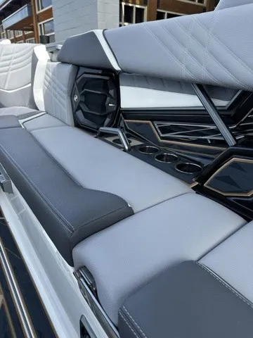 Slide: The Image of Tigé Ultré 25ZX 2025 - 6