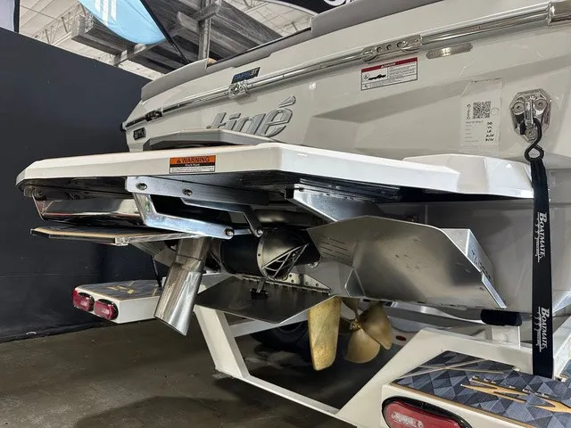 Slide: The Image of Tigé Ultré 23ZX 2025 - 6