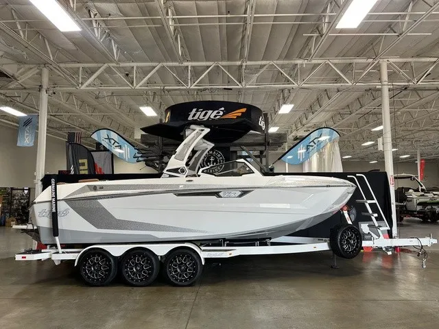 The Image of Tigé Ultré 23ZX 2025 - 1