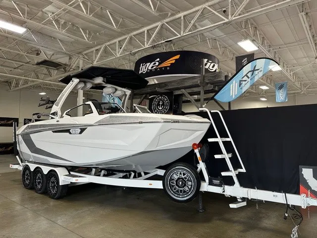 Slide: The Image of Tigé Ultré 23ZX 2025 - 2