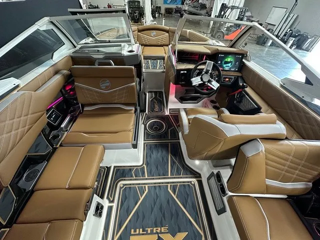 Slide: The Image of Tigé Ultré 23ZX 2025 - 13
