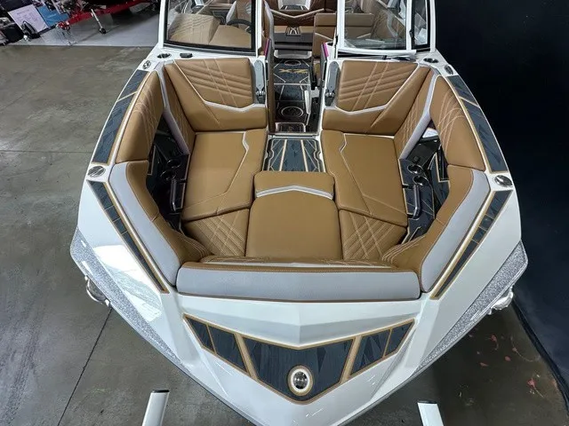 Slide: The Image of Tigé Ultré 23ZX 2025 - 19