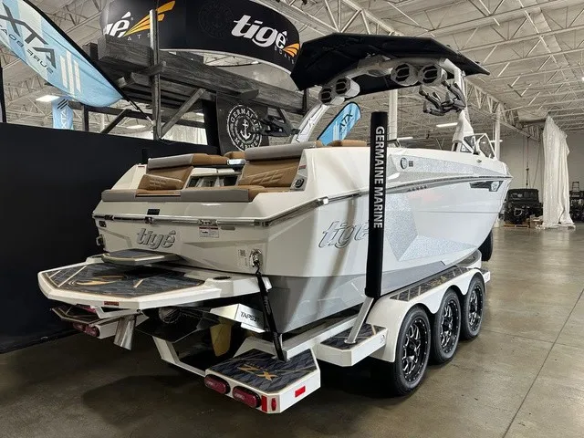 Slide: The Image of Tigé Ultré 23ZX 2025 - 4