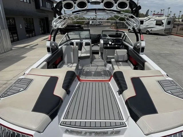 Slide: The Image of Nautique G25 2013 - 12