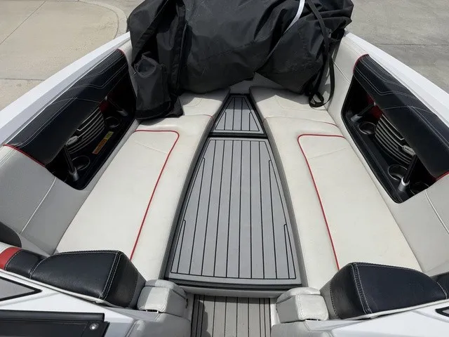 Slide: The Image of Nautique G25 2013 - 9