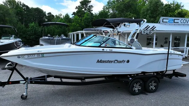 Slide: The Image of MasterCraft X26 2019 - 2