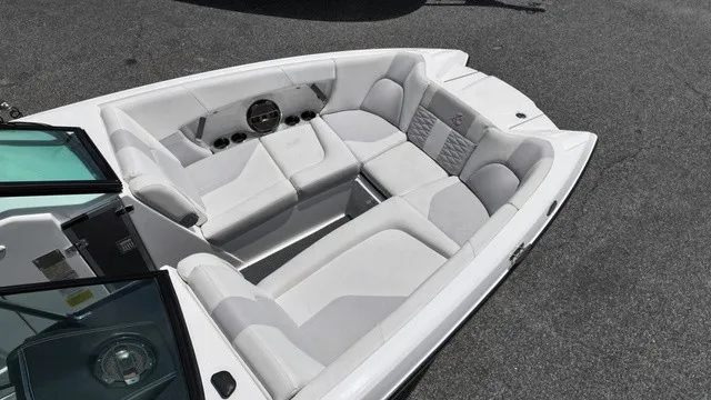 Slide: The Image of MasterCraft X26 2019 - 5