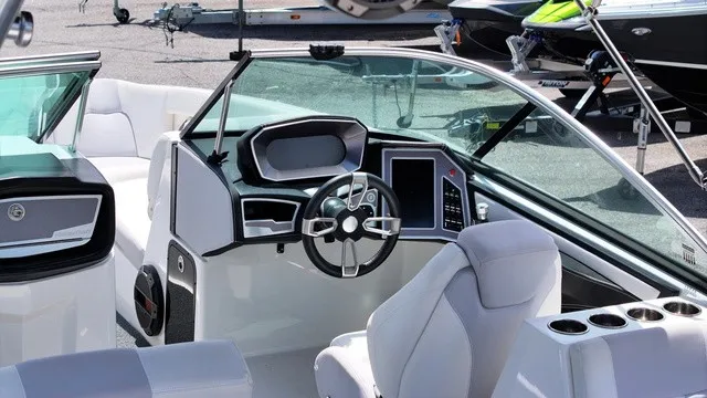Slide: The Image of MasterCraft X26 2019 - 8