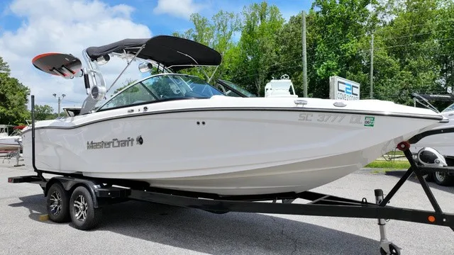 The Image of MasterCraft X26 2019 - 1