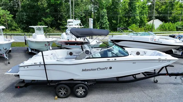 Slide: The Image of MasterCraft X26 2019 - 3