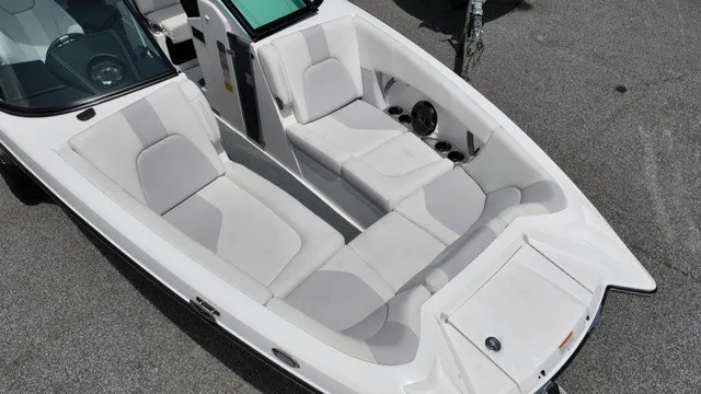 Slide: The Image of MasterCraft X26 2019 - 10