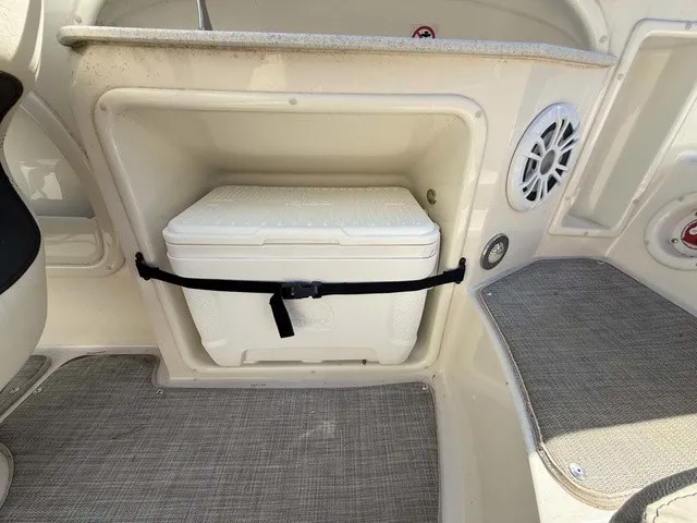 Slide: The Image of Stingray 215 LR 2020 - 15
