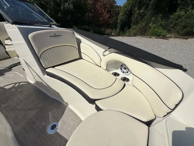 Slide: The Image of Stingray 215 LR 2020 - 11