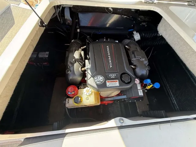 Slide: The Image of Stingray 215 LR 2020 - 8