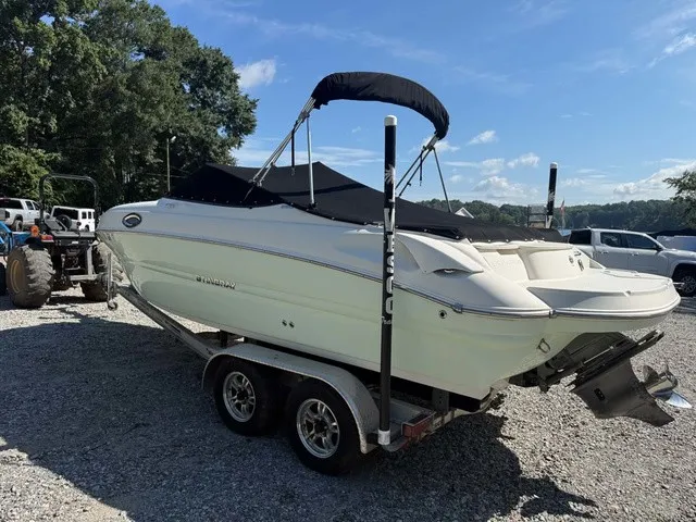 Slide: The Image of Stingray 215 LR 2020 - 2