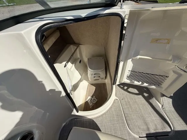 Slide: The Image of Stingray 215 LR 2020 - 19