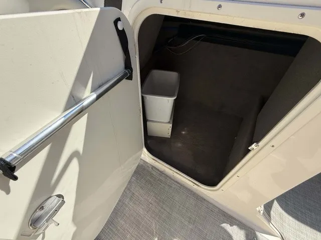 Slide: The Image of Stingray 215 LR 2020 - 13