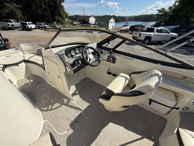 Slide: The Image of Stingray 215 LR 2020 - 16