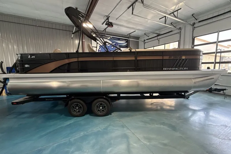 Slide: The Image of 2022 Bennington 25 LSAPG pontoon boat in a garage, side view. - 6