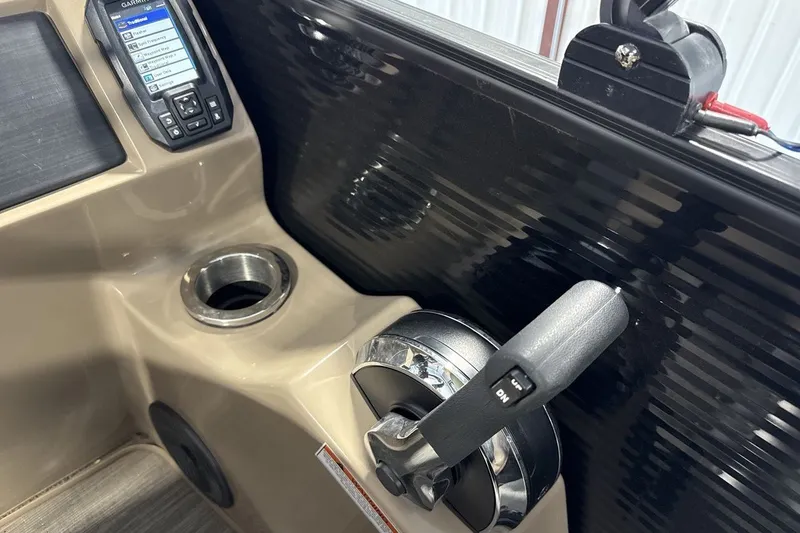 Slide: The Image of Control panel of 2022 Bennington 25 LSAPG boat with throttle and Garmin device. - 16