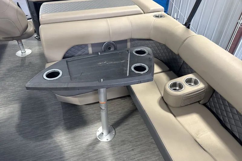 Slide: The Image of Interior of 2022 Bennington 25 LSAPG pontoon boat with seating and cup holders. - 23