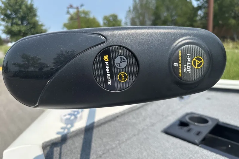 Slide: The Image of Minn Kota i-Pilot Link system on 2017 Tracker Pro Team 195 Tournament Edition boat. - 19