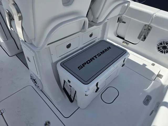 Slide: The Image of Sportsman Heritage 261 Center Console 2027 - 15