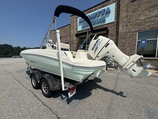 Slide: The Image of Stingray 206CC W/ Suzuki 150 HP - 4-Stroke Engine 2017 - 3