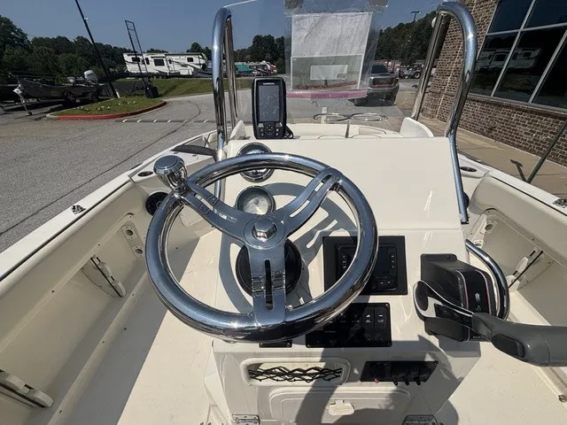 Slide: The Image of Stingray 206CC W/ Suzuki 150 HP - 4-Stroke Engine 2017 - 29