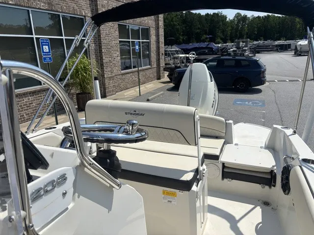 Slide: The Image of Stingray 206CC W/ Suzuki 150 HP - 4-Stroke Engine 2017 - 63