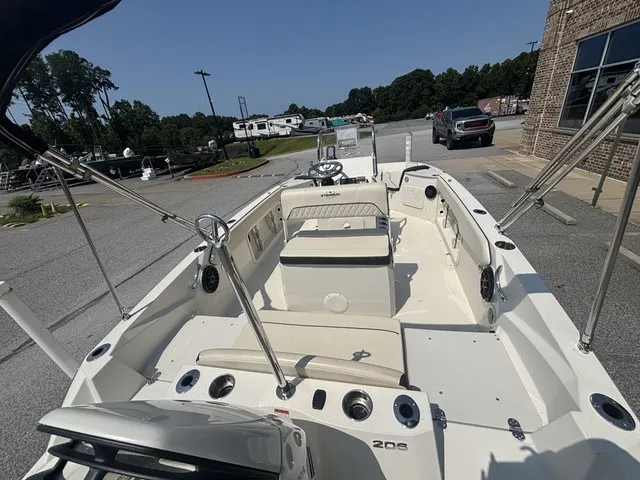Slide: The Image of Stingray 206CC W/ Suzuki 150 HP - 4-Stroke Engine 2017 - 21