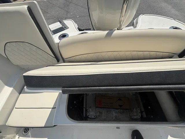Slide: The Image of Stingray 206CC W/ Suzuki 150 HP - 4-Stroke Engine 2017 - 25
