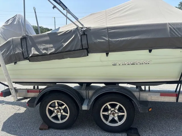 Slide: The Image of Stingray 206CC W/ Suzuki 150 HP - 4-Stroke Engine 2017 - 17