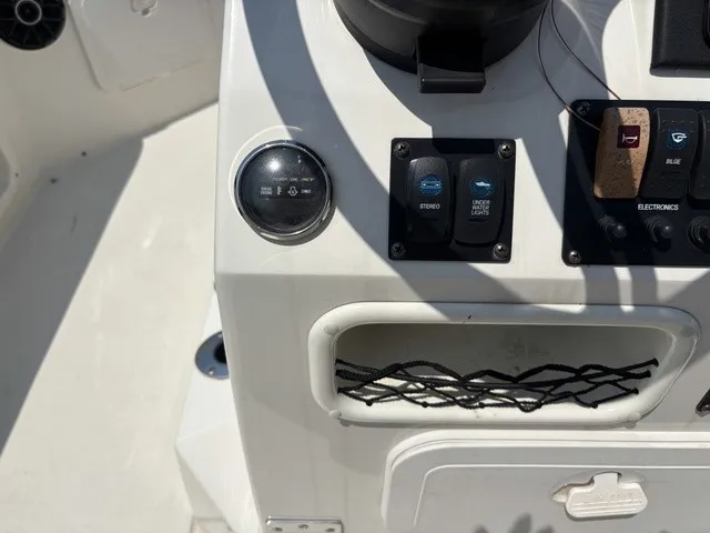 Slide: The Image of Stingray 206CC W/ Suzuki 150 HP - 4-Stroke Engine 2017 - 71