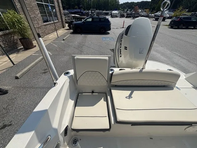 Slide: The Image of Stingray 206CC W/ Suzuki 150 HP - 4-Stroke Engine 2017 - 23