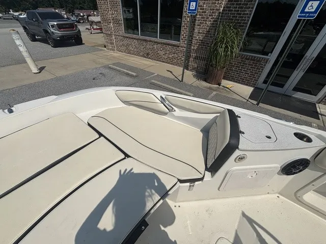 Slide: The Image of Stingray 206CC W/ Suzuki 150 HP - 4-Stroke Engine 2017 - 48