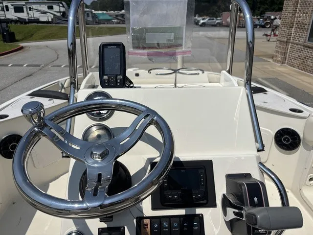 Slide: The Image of Stingray 206CC W/ Suzuki 150 HP - 4-Stroke Engine 2017 - 74