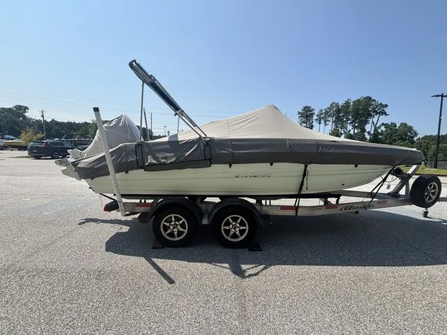 Slide: The Image of Stingray 206CC W/ Suzuki 150 HP - 4-Stroke Engine 2017 - 10