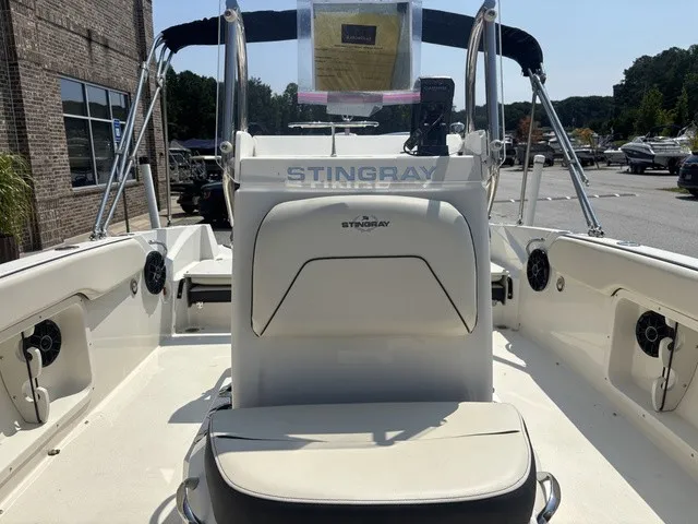Slide: The Image of Stingray 206CC W/ Suzuki 150 HP - 4-Stroke Engine 2017 - 61