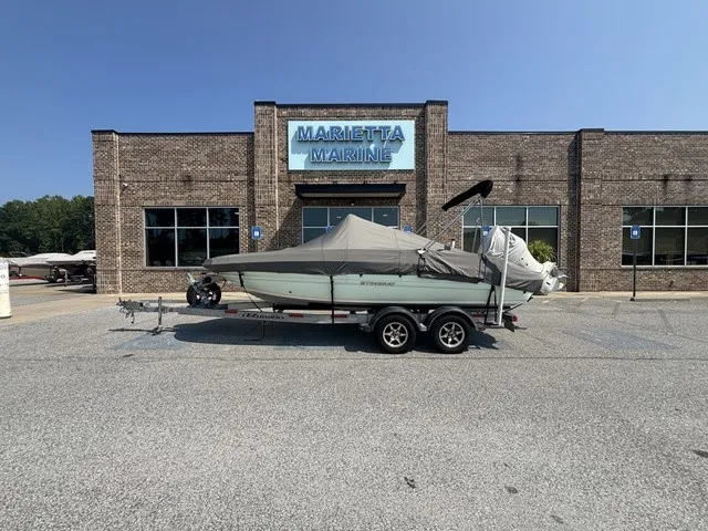 Slide: The Image of Stingray 206CC W/ Suzuki 150 HP - 4-Stroke Engine 2017 - 9