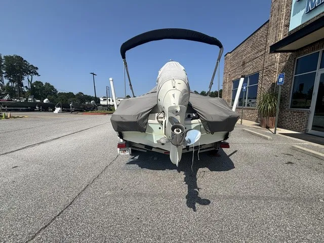 Slide: The Image of Stingray 206CC W/ Suzuki 150 HP - 4-Stroke Engine 2017 - 12