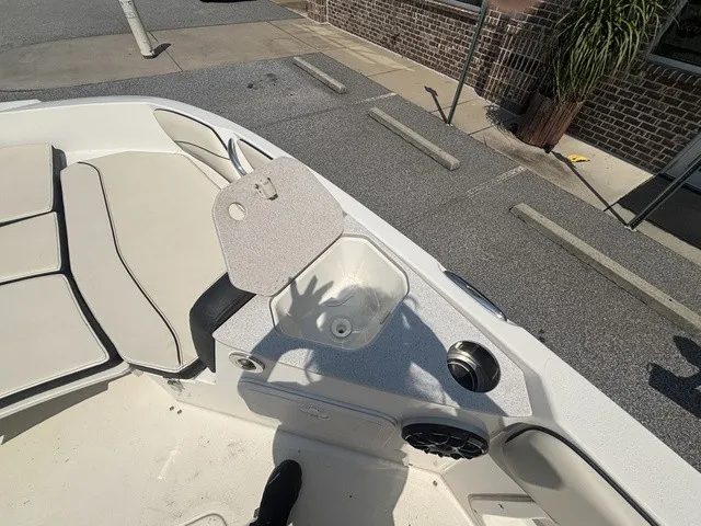 Slide: The Image of Stingray 206CC W/ Suzuki 150 HP - 4-Stroke Engine 2017 - 42