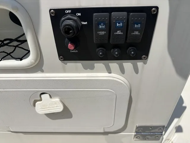 Slide: The Image of Stingray 206CC W/ Suzuki 150 HP - 4-Stroke Engine 2017 - 72