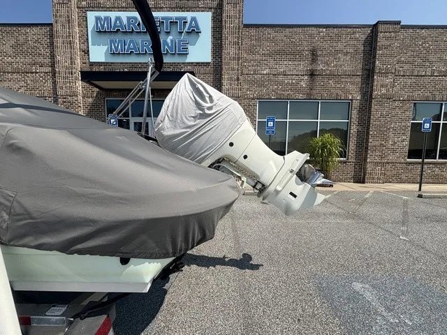 Slide: The Image of Stingray 206CC W/ Suzuki 150 HP - 4-Stroke Engine 2017 - 11
