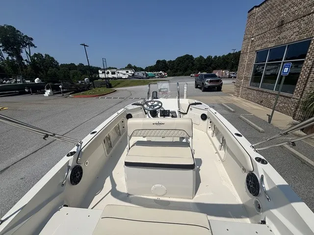 Slide: The Image of Stingray 206CC W/ Suzuki 150 HP - 4-Stroke Engine 2017 - 20