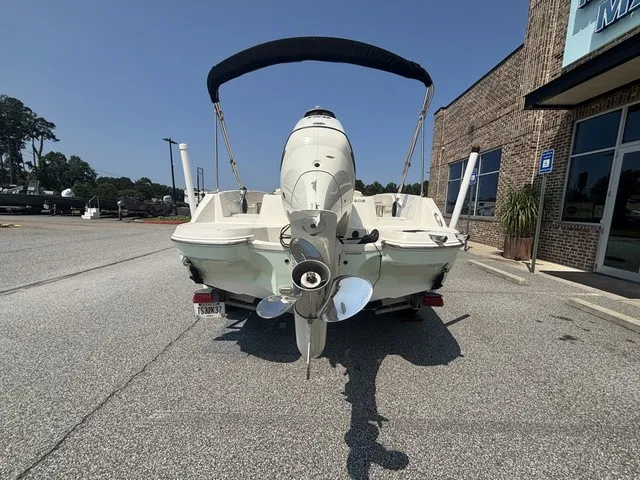 Slide: The Image of Stingray 206CC W/ Suzuki 150 HP - 4-Stroke Engine 2017 - 4